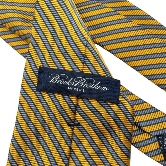 VINTAGE Brooks Brothers Makers Striped Silk Tie in Yellow/Blue - Picture 4 of 9